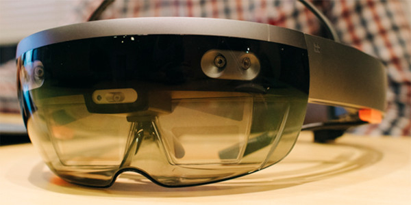 17HoloLens_top.jpg